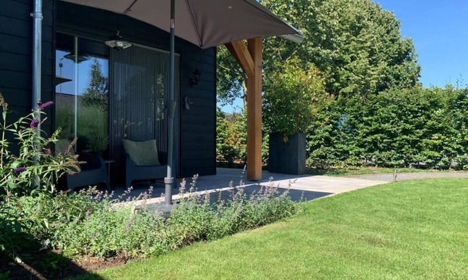 Wilbertoord Apartamento | Romantic luxury apartment great garden with fire table 5 minutes to the forest.