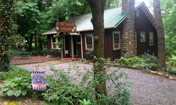 Black Mountain Cabaña | Escapada romántica a la montaña: a una milla del centro de Black Mountain, Carolina del Norte