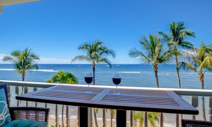 Historic Lahaina Front Street Apartamento | Condominio frente al mar en Lahaina Shores con vistas al mar barrido