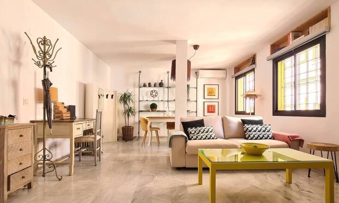 Campos Eliseos Apartamento | Romántico loft de espacio abierto en encantadora zona de Málaga by Sharing Co