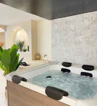 Tremblay-en-France Apartamento | Romantic Private Spa Suite - Casacocoonspa - Love room