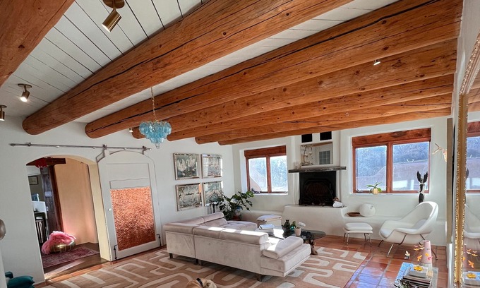 Taos Casa | Romantic Retreat in Historic Ranchos De Taos