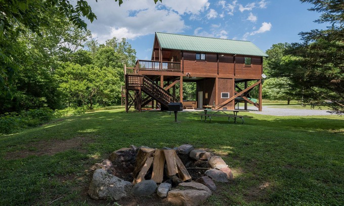 Luray Cabina | Romántico cabina frente al río, cerca de Luray