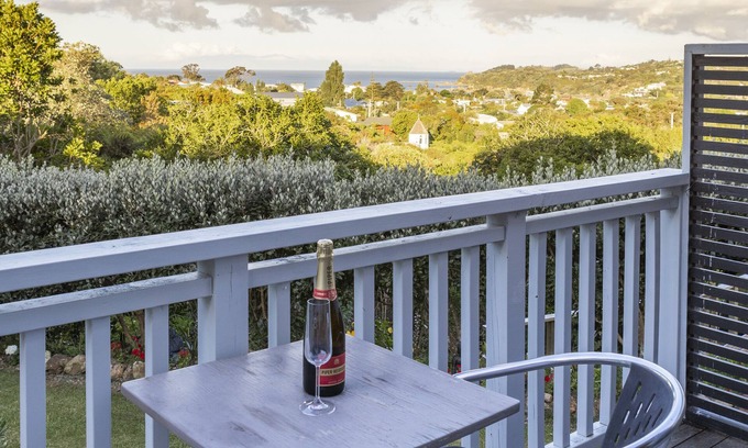 Oneroa Apartamento | Romantic, Self-contained With Beautiful sea Views, Centrally Located