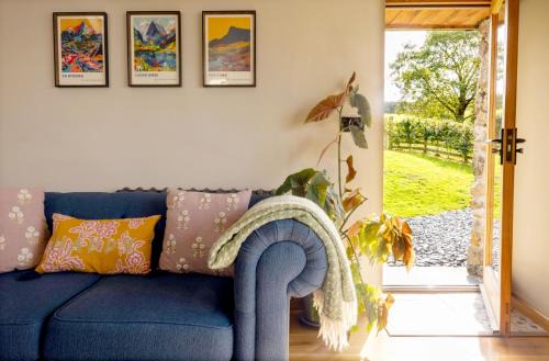 Bryn-crug Casa | Romantic Snowdonia Cottage with Hot tub, sea & mountain views