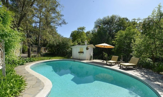 Glen Ellen Cabaña | Serena cabaña con piscina y jacuzzi a solo minutos de bodegas y restaurantes