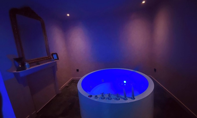 Sainte-Eusoye Apartamento | Romantic Suite "Love Room" with Jacuzzi
