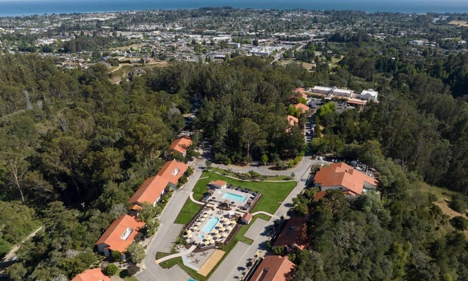 Live Oak Hotel | Romantic Suite w/ Breathtaking Views | Relaxing Outdoor Fireplace & Pool