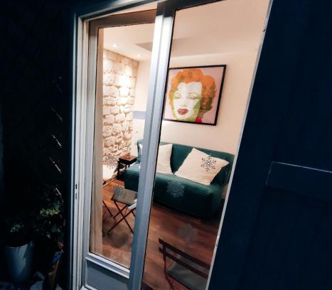 Montmartre Apartamento | Romantic Tiny House inside Montmartre