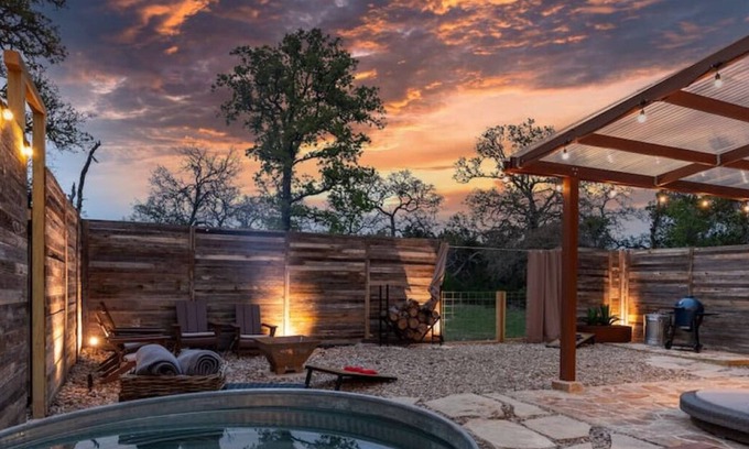Wimberley Casa | Romantic Tiny Luxury Retreat w/ hot tub, sauna & outdoor shower in Wimberley / 10 acres