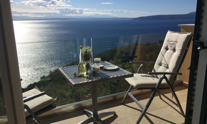 Medveja Apartamento | Super apartamento con piscina, vista al mar, chimenea y wifi en Medveja, Croacia