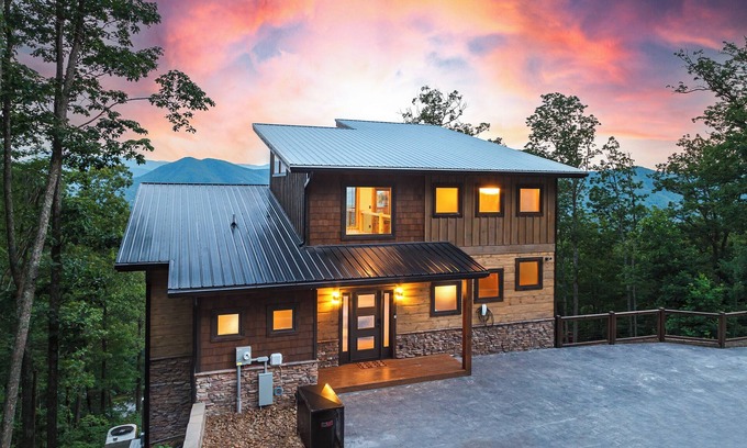 Gatlinburg - Pigeon Forge Chalet De Esquí | Romantic / Views / New Build / Indoor Heated Saltwater Pool