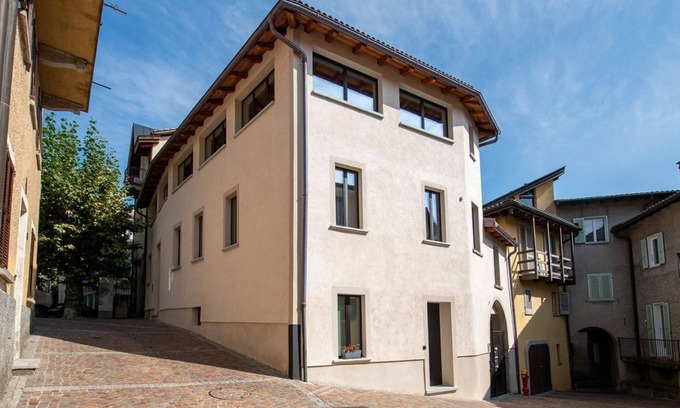 Montagnola Apartamento | Romantic village house with small garden (LO STALLINO)