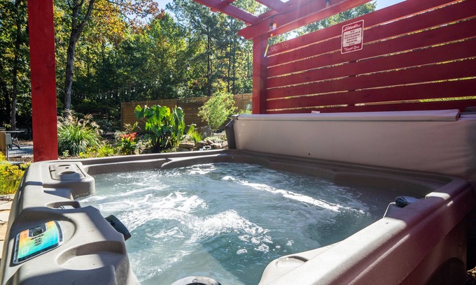 Jones Mills Cabina | Romantic Waterfall cabin-Hot Tub-Coffee & Tea Bar-Fire Pit