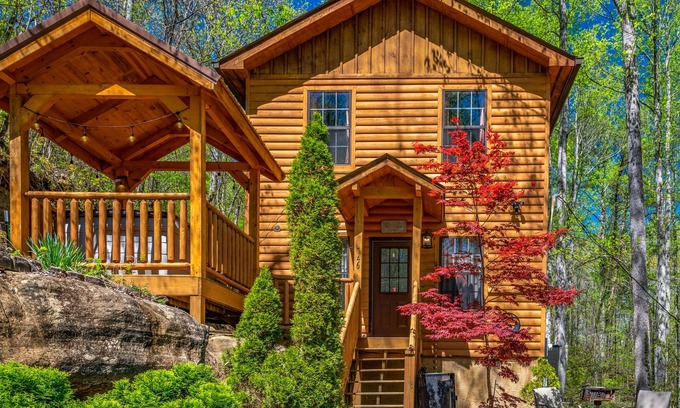 Sevierville Cabina | Cabaña arbolada privada, 1 BDR / 1. 5 BAÑOS, 4 personas, jacuzzi, DirectTV, cerca de todo!