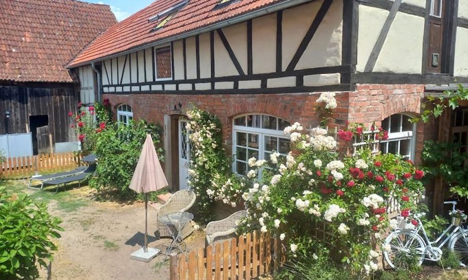 Hofheim in Unterfranken Apartamento | Romantisches Rosencottage