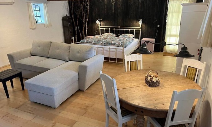 Bovense Casa | Romantisk og Rummelig Suite i Landlige Omgivelser