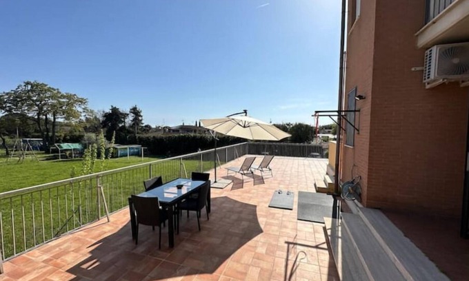Zona XXX Castel Fusano Apartamento | (Rome-Infernetto) apt 4 guest,1bedr+ 280sqm terrace