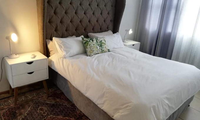 Cape Town Casa | Rondebosch East Garlandale STRICTLY HALAAL, fresh garden cottage
