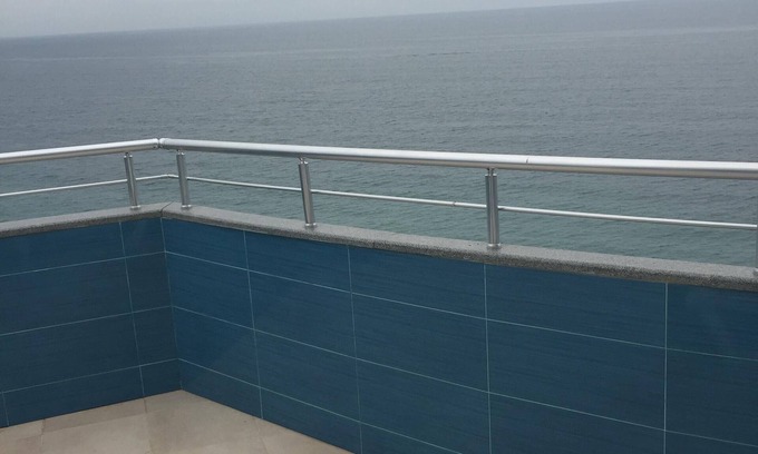 Kobuleti Apartamento | Apartamento en la azotea con fantásticas vistas al mar.