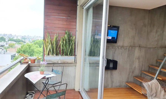 Chacarita Apartamento | Rooftop apartment, great views ! Outdoor balcony shower!