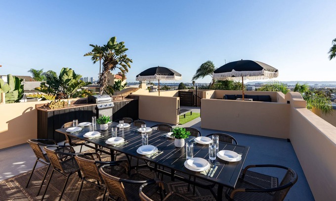 Mission Hills Casa | Rooftop City/Water Views - Jacuzzi - King Beds - Central Location