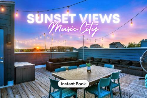 Talbot's Corner Casa | Rooftop Deck 2 Car Garage Near Downtown Nashville