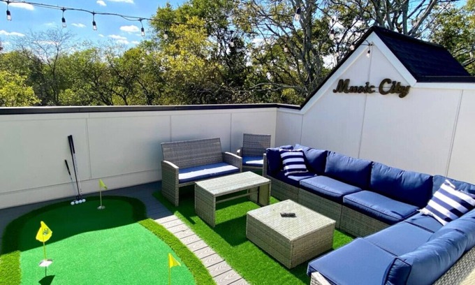 Nashville Casa | Rooftop Deck w/ Grill/Golf!10min to Ole Opry & DT!