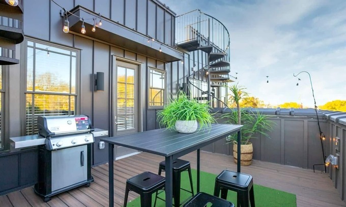 Hadley - Washington Casa | Rooftop, Grill, Garage, Near Broadway