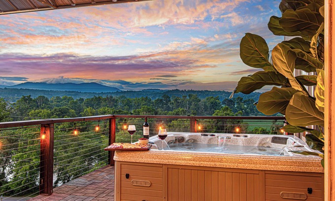 Asheville Casa | 🌄 Rooftop hot tub + panoramic views 🧖 Sauna, cold plunge, steam shower, gym 🎮 Pool table, arcade, 100” TV + grill deck