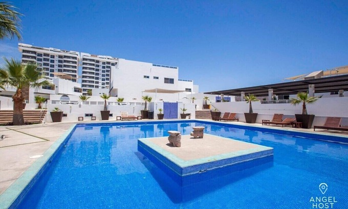 La Paz Casa | Rooftop Oceanview, Pool, Gym & Minutes to Beach