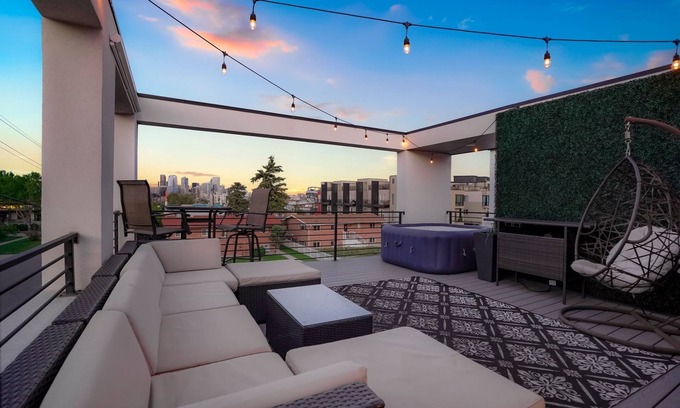 Sloan Lake Casa | Rooftop + pool table + hot tub near Broncos Stadium!