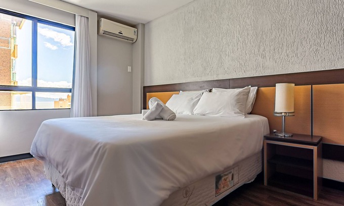 Centro Apartamento | Rooftop Pool with Sea and Bridge Views #CA22