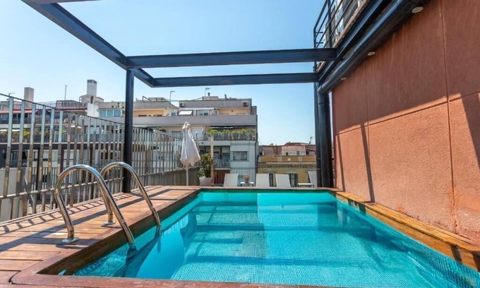 el Fort Pienc Apartamento | Rooftop Pools Apartment, by Old Town!