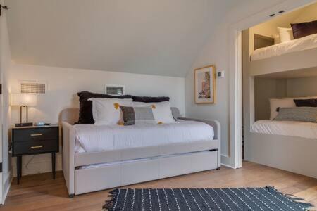 Germantown Casa | Rooftop Retreat Close to Downtown