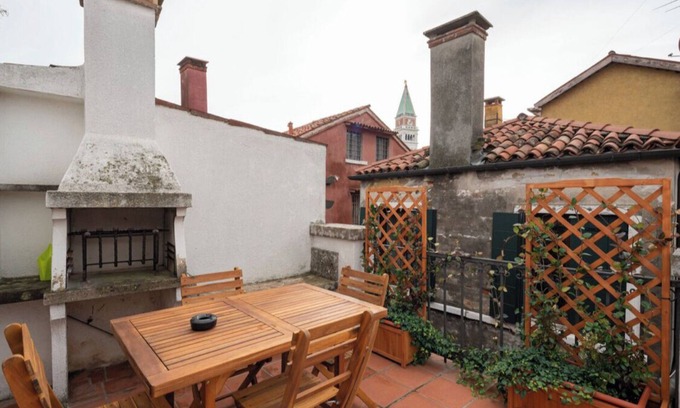Castello Casa | Vista de la torre de San Marco en la azotea