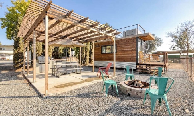 Tulare Casa | Rooftop Spa! Tiny Home on the Farm with Gym
