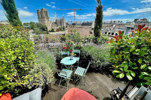 Sorbonne Apartamento | Rooftop Triplex with Garden at Notre Dame