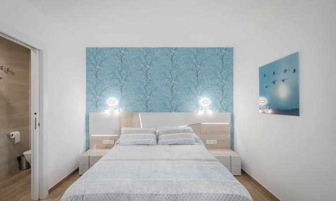 Castrojeriz Apartamento | Habitación '105 Matrimonio Blue' con jardín compartido, Wi-Fi y aire acondicionado.