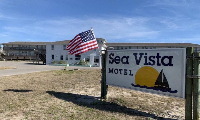 Topsail Beach Hotel | Room #202 Efficiency King w/Kitchen Dog Y