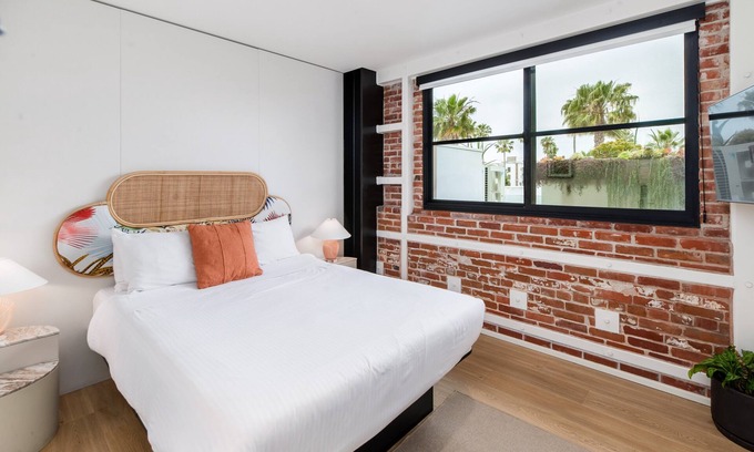 Townsite Hotel | The Brick | 202 | Oceanside Boutique Hotel