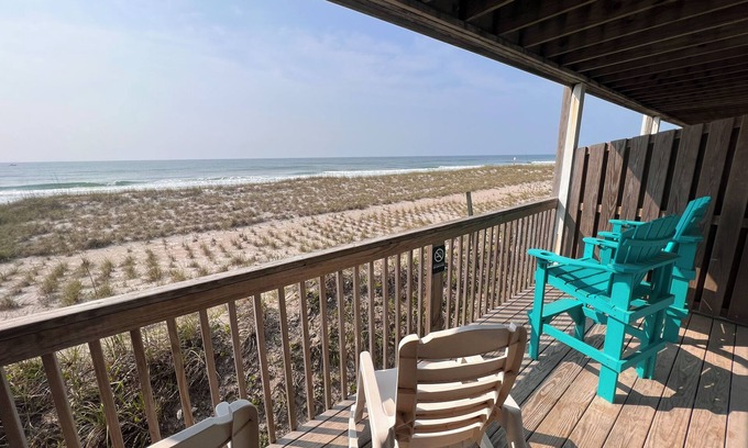 Topsail Beach Hotel | Room #210 Mini Efficiency 2 Double Beds Pets Yes