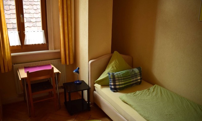 Munderkingen Apartamento | Room 25 with shower and toilet