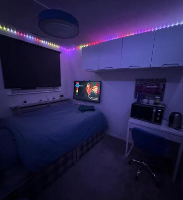 Tea Green Casa | Room 3 minute drive from Luton Airport