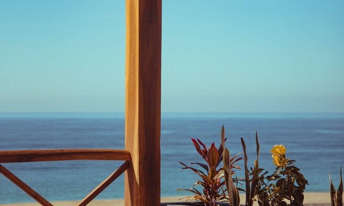 Isla Navidad Apartamento | ROOM 4- Spacious Ocean Front Condo for 4 People