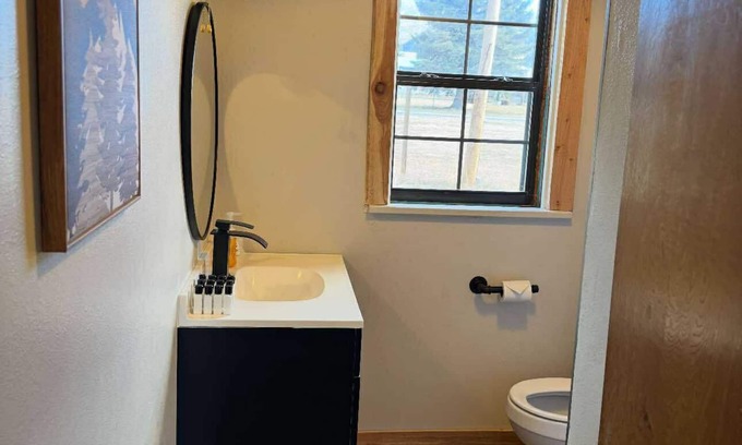Eagle Nest Cabina | Room 5: Mountain Retreat 15 Minutes to Red River/Angel Fire