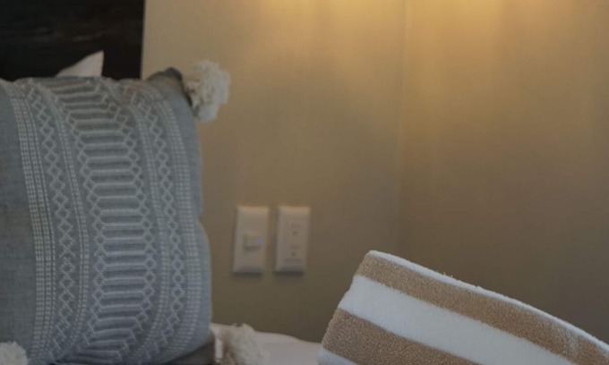 Isla Navidad Apartamento | ROOM 7- Romantic 1 Bedroom Ocean Front Condo