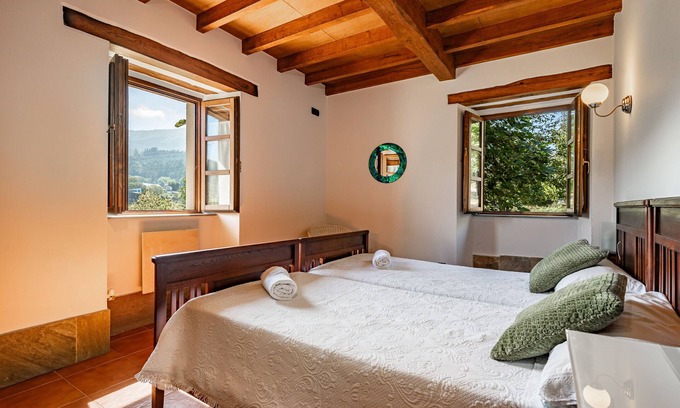 Mondonedo Apartamento | Room A Figueira in Mondoñedo with Mountain Views, Shared Terrace, and Wi-Fi