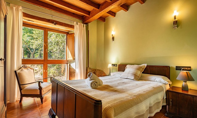 Mondonedo Apartamento | Room A Penela in Mondoñedo with terrace, shared garden, and Wi-Fi