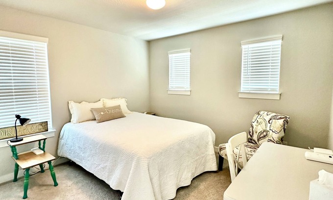 Elgin Casa | Room Available